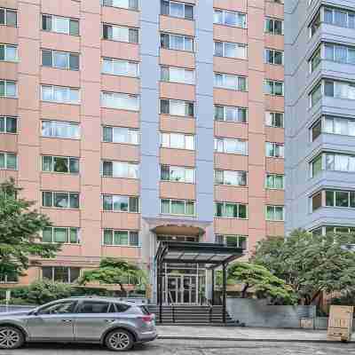 2BR Designer Condo, Free Parking, Convention Ctr Hotel Exterior