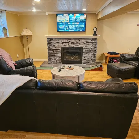 Seneca Heights Oasis with Hot Tub