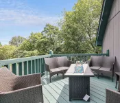 POOL! Hot Tub, Lake, and LOCATION! Hiking, Adventures or Relaxation