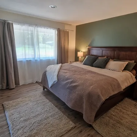 Cozy Pnw Escape in Town with Hidden Creek Spot, Perfect for Exploring Olympic NP