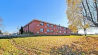 Ramada by Wyndham Arnprior - Pet-friendly
