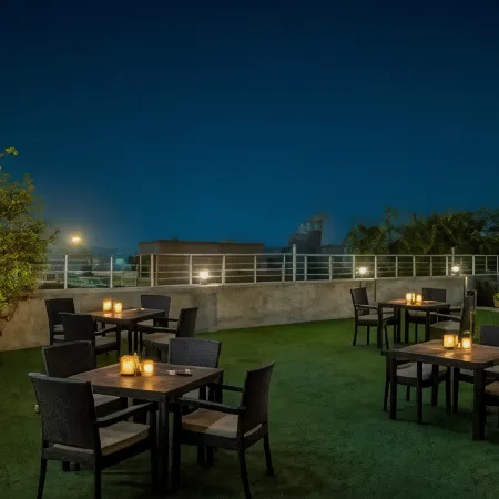 Hotel Neu Villa, City Centre - 5 Minute from Connaught Place & Ndls Station Отели рядом с достопримечательностью «Рынок Садар-Базар»