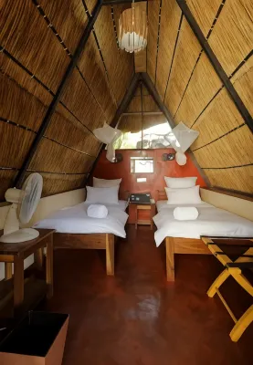 Jollyboys Backpackers and Camp Hotel di 