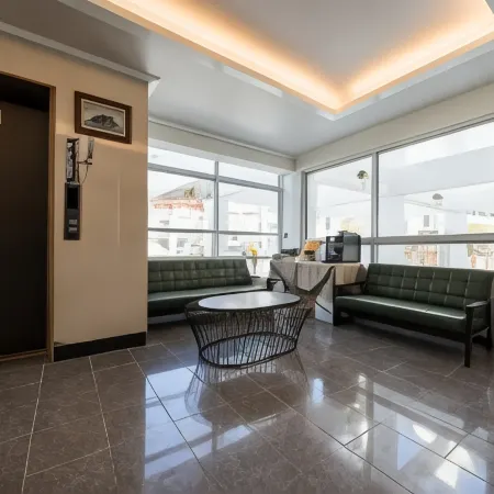 Geojedo Hakdong View Hotel Отели рядом с достопримечательностью «Скала Синсондэ»
