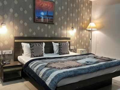 Hotel the Taksonz (Opposite Railway Station Ludhiana)