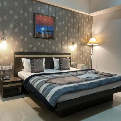 Hotel the Taksonz (Opposite Railway Station Ludhiana) โรงแรมใกล้Ludhiana Jn