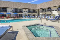 Sideways Inn - Hot Tub