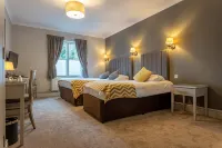The Dog & Bear Hotel - Parking