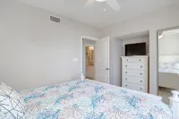 Beach Front 3 Bed, 2 Bath Small Dog OK Huge Balcony Luxury - مسبح خاص