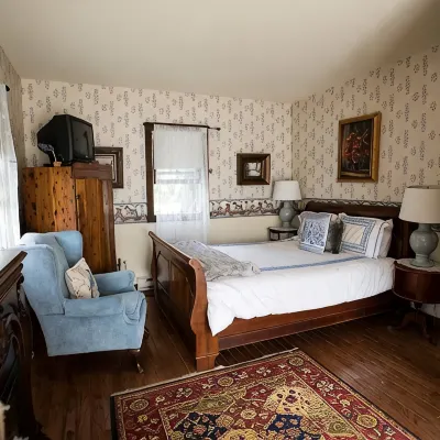 Gardenview Bed and Breakfast Hotels near Rosecliff