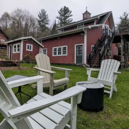 Sunny Alpine Suite • Walk to Lake • Private Deck • Yard and Gardens w/Fire Pit