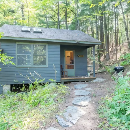 Quaint cottage on peaceful NH lake! Enjoy swimming, kayaking, and trails.
