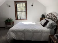 Hilltop Hideaway in the seclusion of the beautiful Black Hills - 4-Star