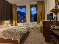 Granat Double Room 3- Next to Gondola Lift - Pensions