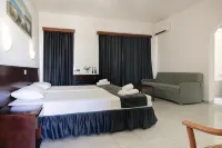 Windmills Hotel Apartments - bar