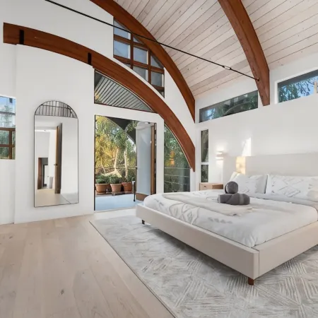 Newly Remodeled Luxury Waterfront Home on Venice Canal with Jacuzzi