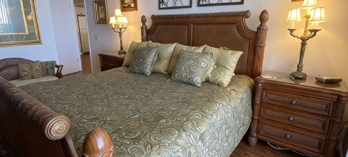 LUXURY WEST FACING CONDO -  STUNNING VIEWS AND BOAT DOCK!!! Hotels in Hudson
