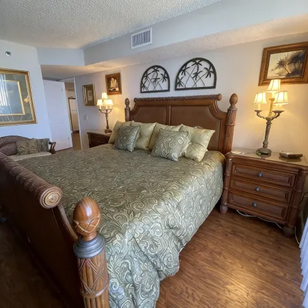 LUXURY WEST FACING CONDO - STUNNING VIEWS AND BOAT DOCK!!!