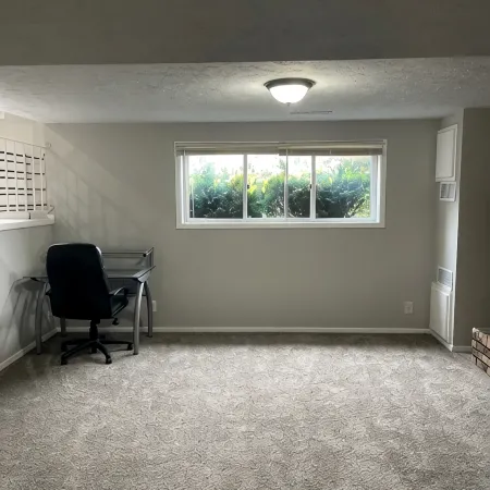 Cheerful 3 Bedroom House, 2 Bathrooms, 5 minutes from the interstate