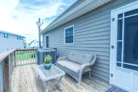 Bowers Retreat - Sleeps 10 - Steps to Beach & Bars! 10 Minutes to de Turf! - Boutique