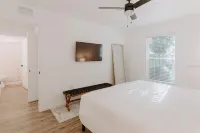 Modern Top Floor Rental Unit near Anna Maria Island - Kondo
