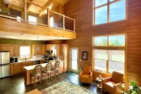 Lake front NEW Cabin 2bd 2b AC/WIFI, kayak, beach, fish, firepit - 4-Star