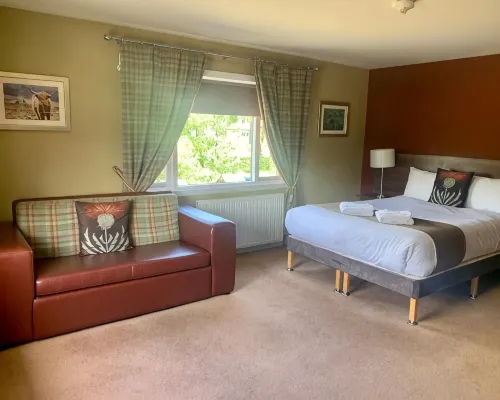 Newburgh Inn Hotels in Ellon