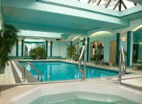 Chateau Victoria Hotel & Suites - piscina