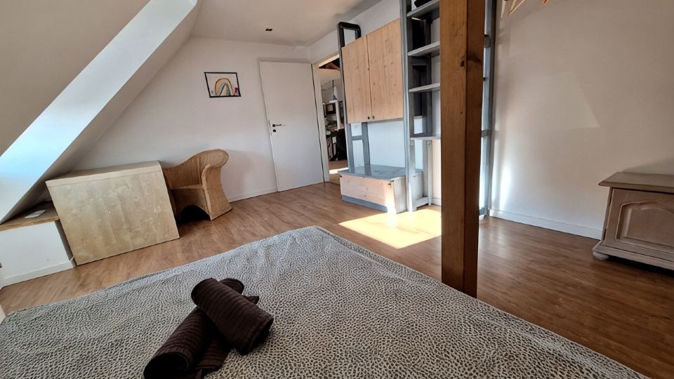 Large central apartment in Bielefeld for up to 8 people.