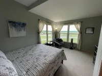 Sip & Stay at StarView Vineyards