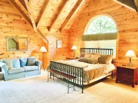 Creekside Cabin - Private 20 Acres with Pond & Creek