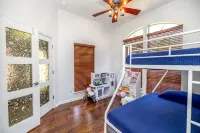 Spacious 4-Bedroom Home Away from Home with Hot Tub! - 방갈로