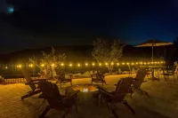 Ahwahnee Hilltop Getaway - large modern home with amazing views - 4-Star