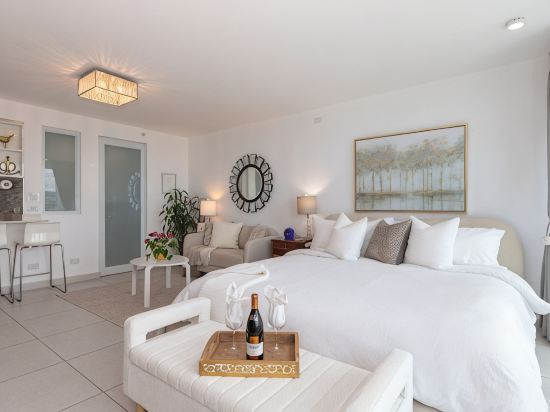 5 minutes to SJU airport, Steps to Isla Verde Beach, 15th Fl. w/Prkg @ESJ Towers