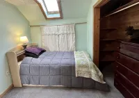 Spacious home w/riverview, minutes from state parks and ocean beaches, sleeps 11 - Wifi