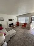 Entire Home by Newport Beach, Disneyland and SNA! Pet Friendly Home Downtown