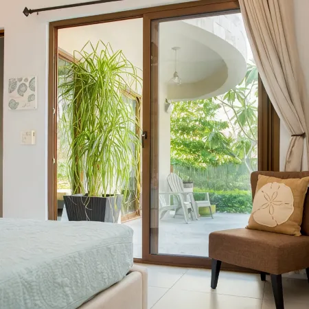 Modern beach Villa - Property can accommodate up to 16 pp - close to the beach