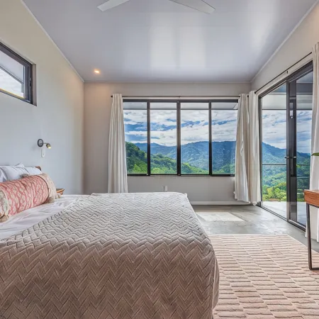 New Luxury Home - 180 degree Ocean Views - Pool/Hot tub  -Sleeps 11 - Chef avail