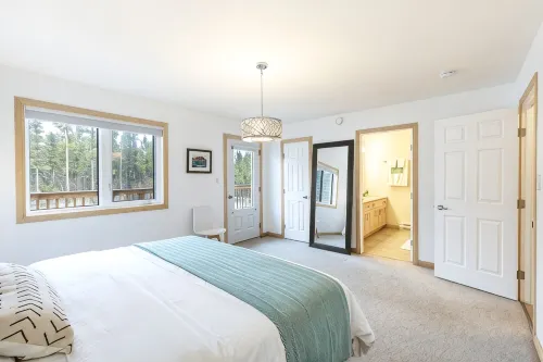 Mountain Haus w/ HOT TUB & large backyard w/firepit. Only 7 mins to downtown - مطابخ
