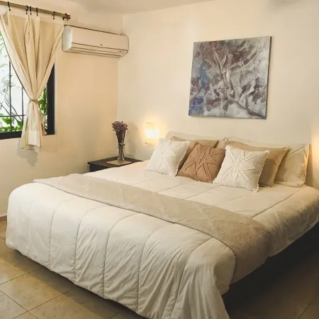 2 min to the Beach - Home & Garden