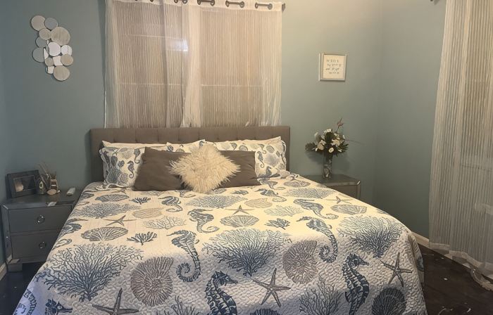 Peaceful, fully renovated home that is solar powered!