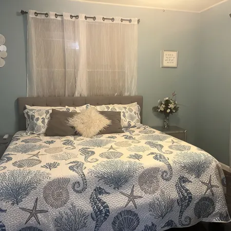 Peaceful, fully renovated home that is solar powered!