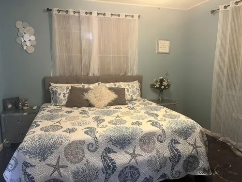 Peaceful, fully renovated home that is solar powered! - Wifi