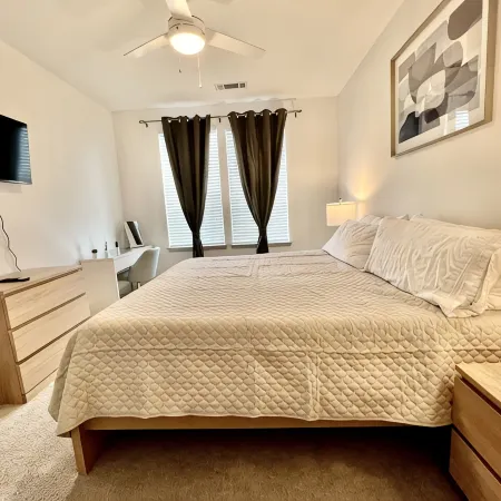 Elegant 2 King Beds Southside with Pool and Gym Near Mayo Clinic UNF and Beaches