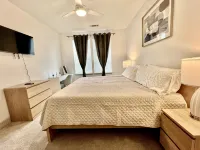 Elegant 2 King Beds Southside with Pool and Gym Near Mayo Clinic UNF and Beaches