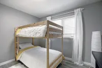 Highlands Beautiful Main Floor - 방갈로