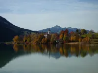 Apartment with mountain-view balcony, lake, garage, sauna, Wi-Fi, ... - โฮมสเตย์