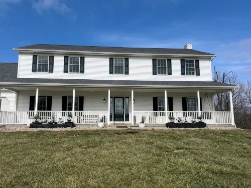 Spacious 5-bedroom country home in serene Williamstown near the Ark and lake - 4성급