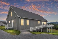 Modern 4-bedroom Country House in Stanley with A Big Sky View! - con encanto