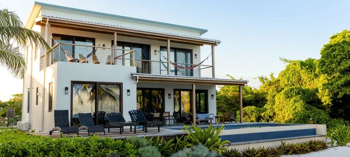 PRIVATE BEACHFRONT PARADISE with COOK & POOL = Luxury on the Sea! Hotels in Ambergris Caye